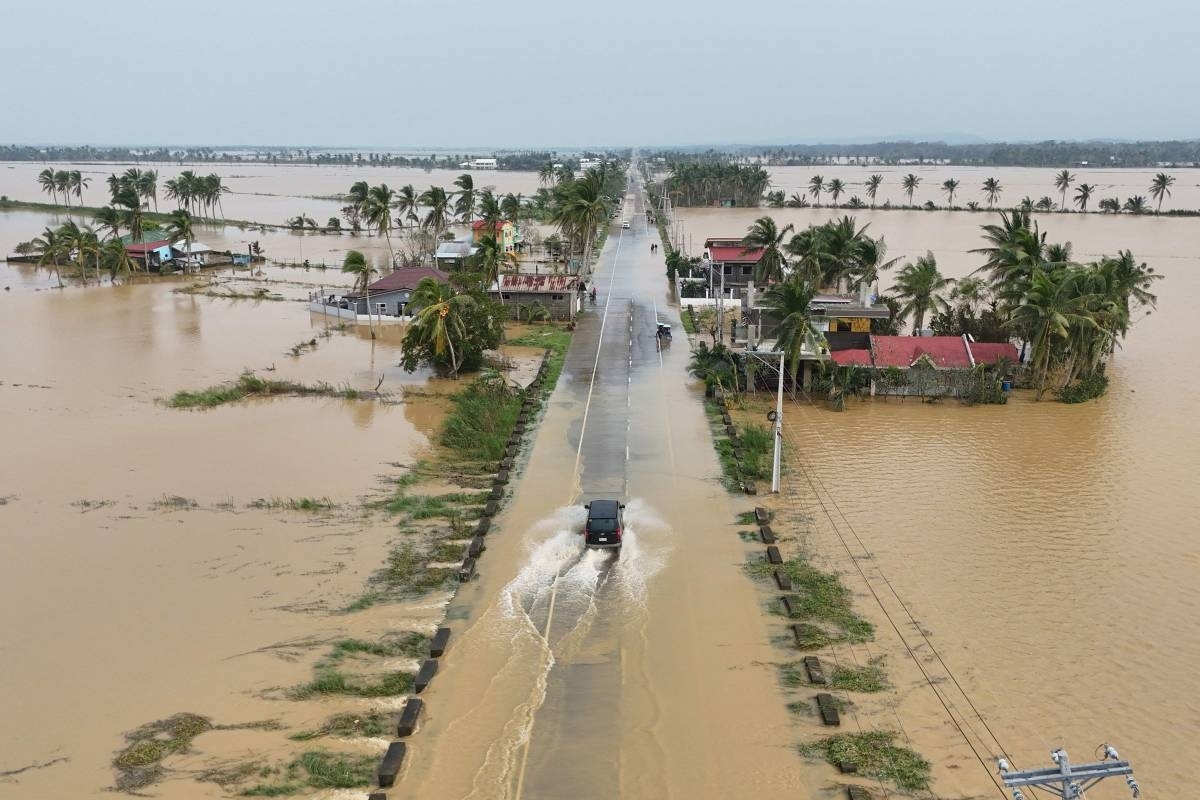 Philippines phát lệnh sơ tán ở hàng nghìn ngôi làng, chuẩn bị đón bão Nika